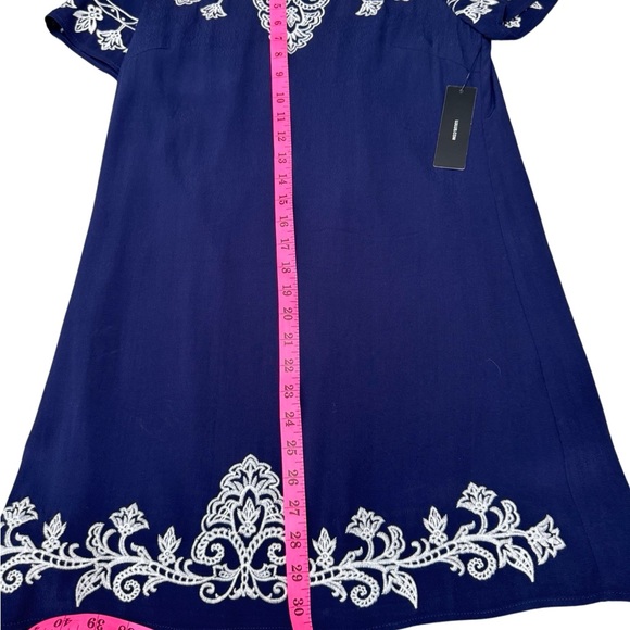 (NWT) Tale to Tell White and Navy Blue Embroidered Shift Dress Size Small - Picture 3 of 10